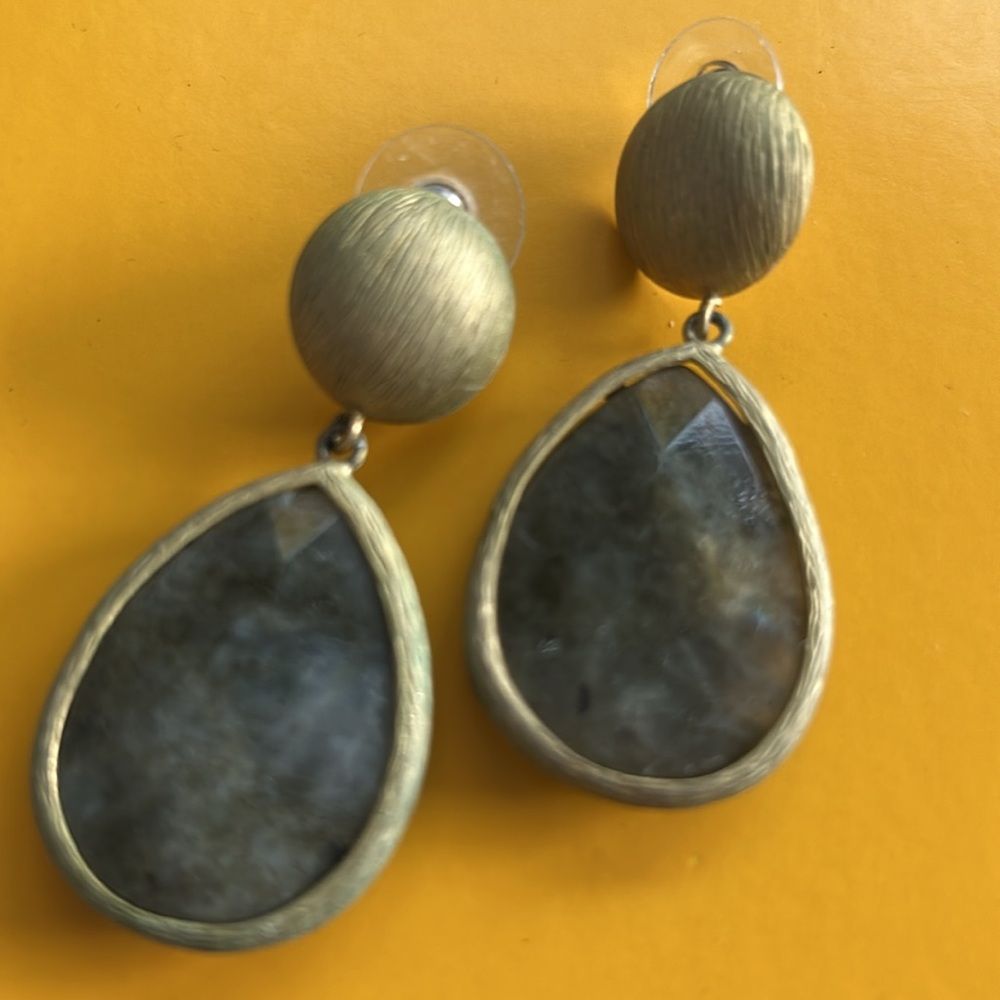 Earring - Picture 3 of 5